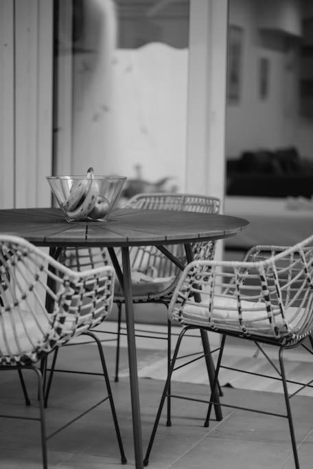 אתונה Luxury Studio With Garden Next To Acropolis מראה חיצוני תמונה