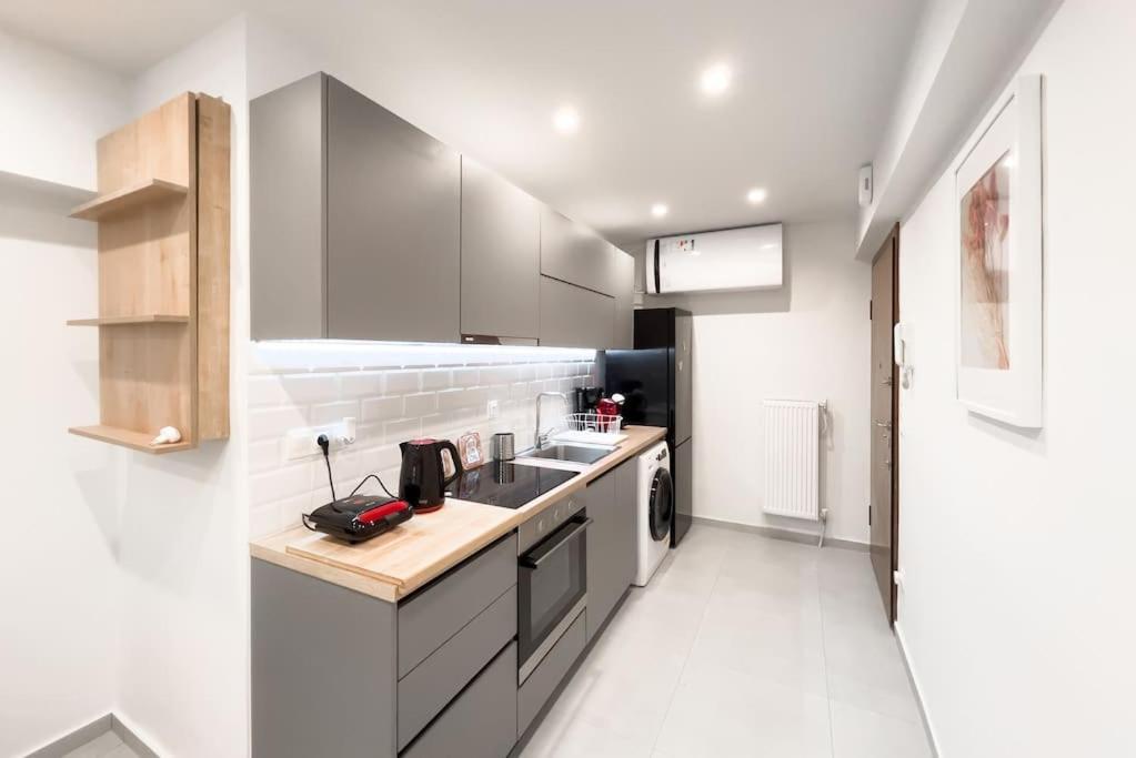 אתונה Luxury Studio With Garden Next To Acropolis מראה חיצוני תמונה